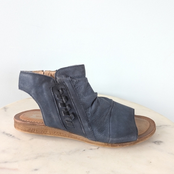 Miz Mooz NYC Women's Flaire Blue Leather Wide Width Sandals - Picture 14 of 14